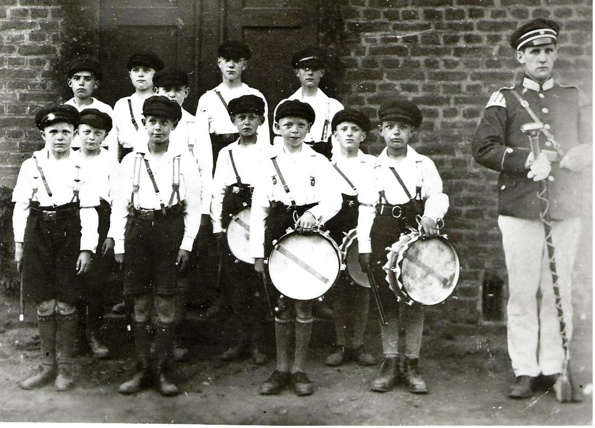 Schülertambourcorps 1933 – erster öffentlicher Auftritt